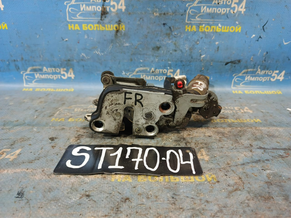 Замок двери передней правой TOYOTA CORONA 1991