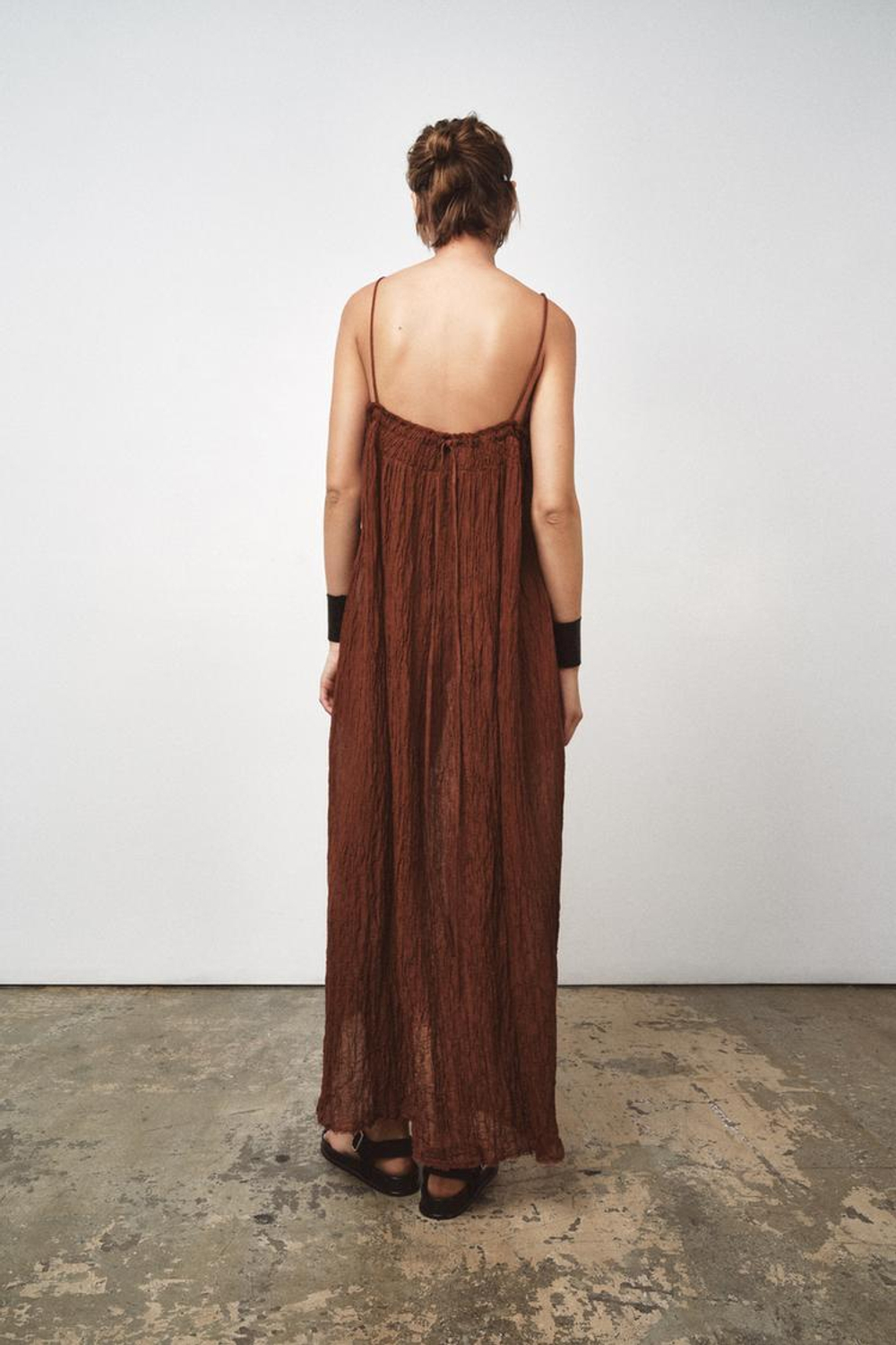 ZARA ДЛИННОЕ ПЛАТЬЕ ИЗ СМЕСОВОЙ ТКАНИ РАМИ — ZW COLLECTION, КОРИЧНЕВЫЙ