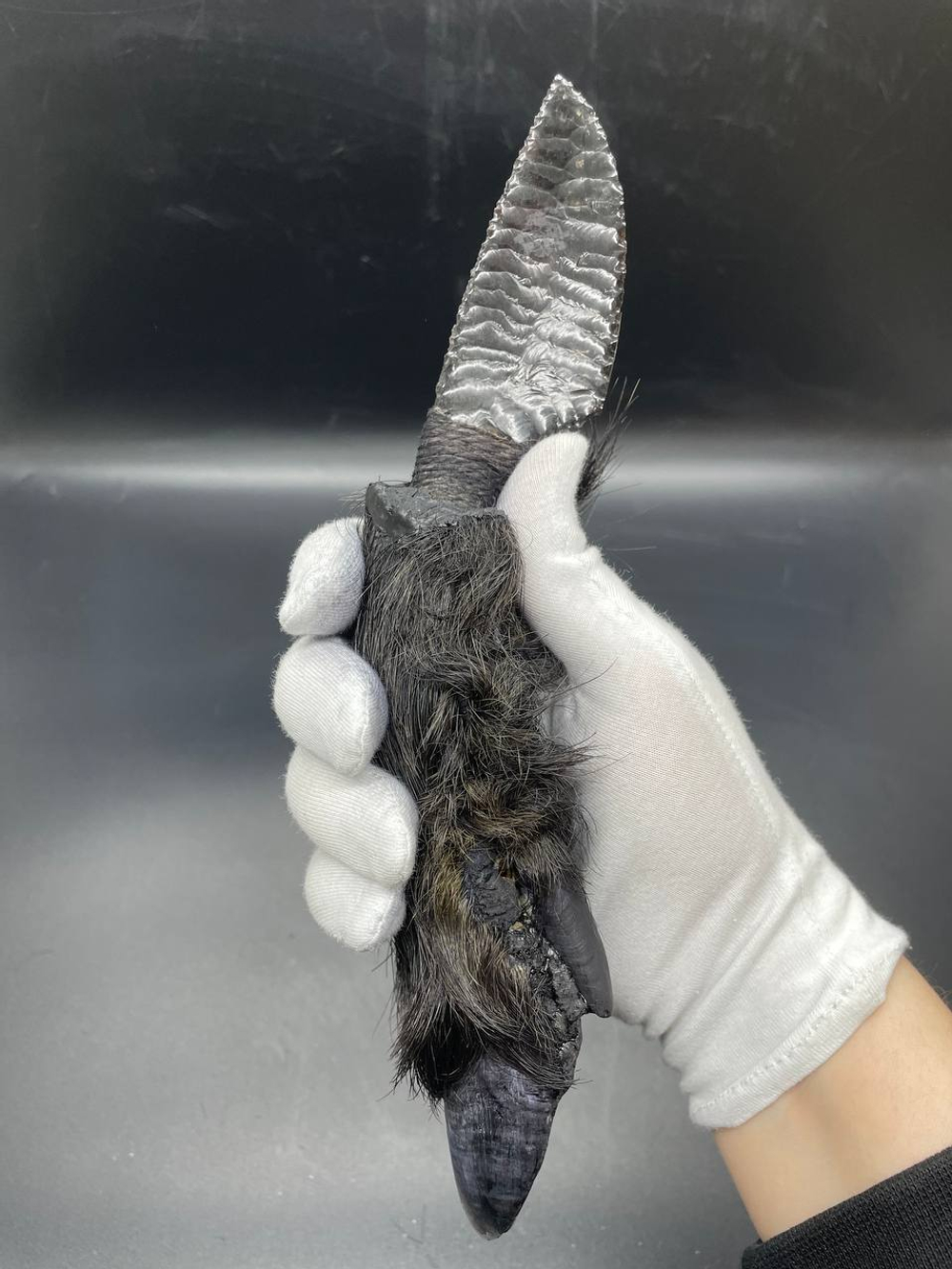 Обсидиановый нож с рукоятью копыта вепря 24 см