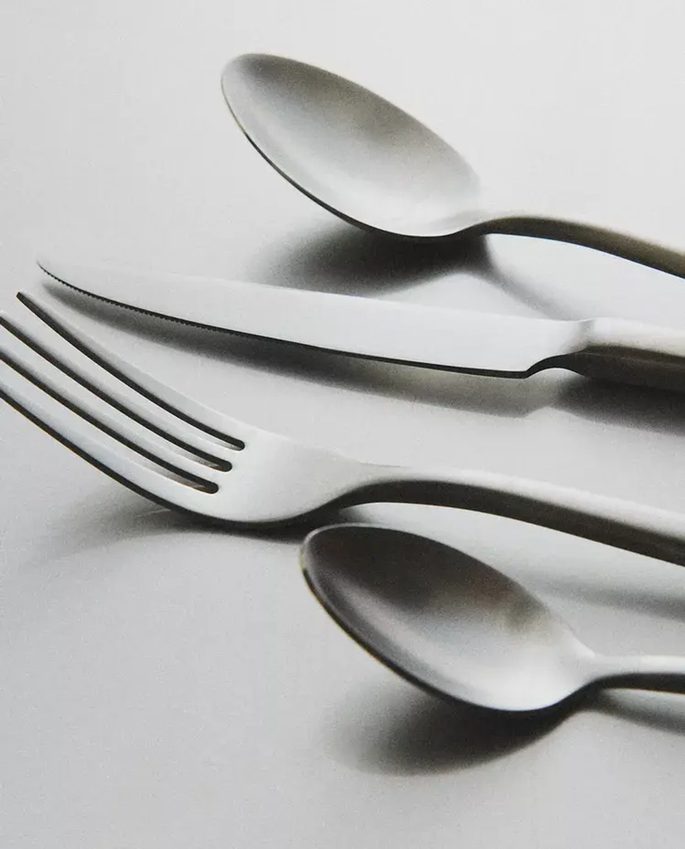 ZARA HOME СТОЛОВЫЙ НАБОР ИЗ 4 ПРЕДМЕТОВ С МАТОВЫМ СТАЛЬНЫМ ПОКРЫТИЕМ, СЕРЕБРО