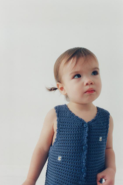 ZARA КОМБИНЕЗОН ВЯЗАНЫЙ АЖУРНЫЙ С ВЫШИТЫМИ ЦВЕТАМИ, СИНИЙ