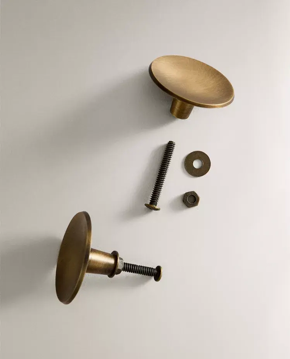 ZARA HOME НАБОР КРУГЛЫХ МЕБЕЛЬНЫХ РУЧЕК ИЗ ЛАТУНИ (2 ШТ.), ЗОЛОТИСТЫЙ