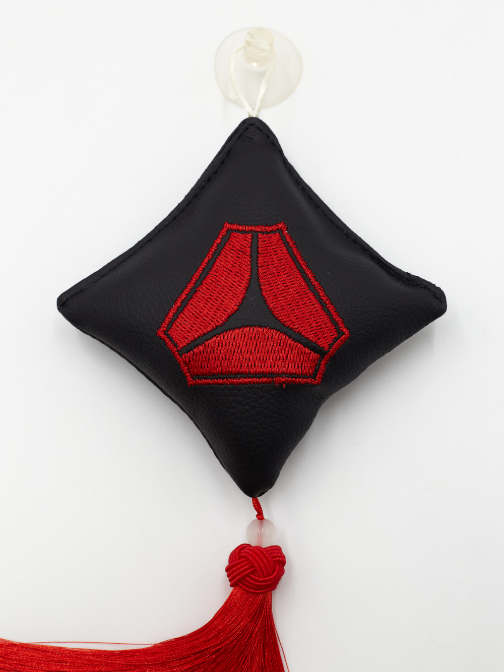 Ромб объемный на присоске SITRAK (экокожа, черный, красная вышивка, кисть)
