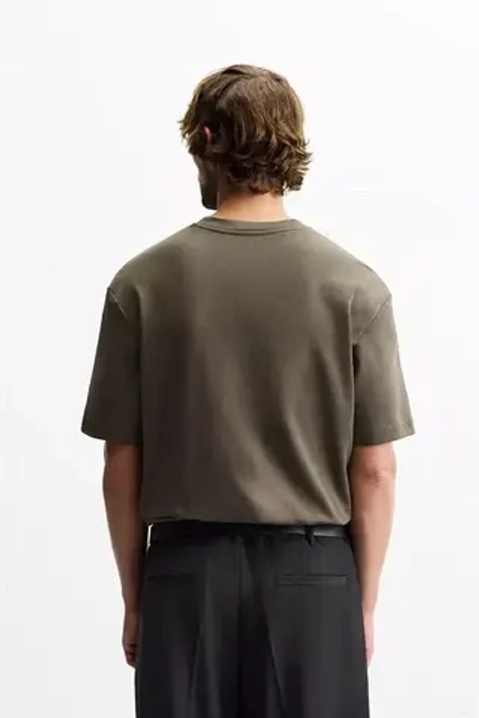 ZARA ФУТБОЛКА REGULAR FIT INTERLOCK, СЕРО-КОРИЧНЕВЫЙ