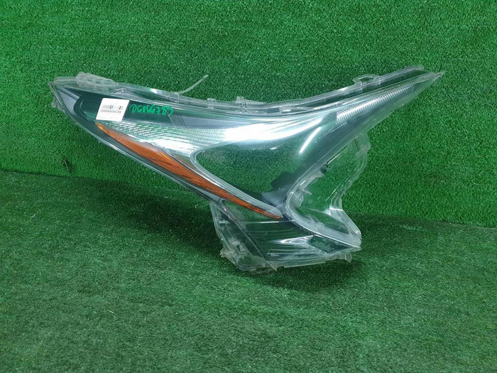 Стекло фары правое Toyota Prius 4 XW50 (2015-2018)