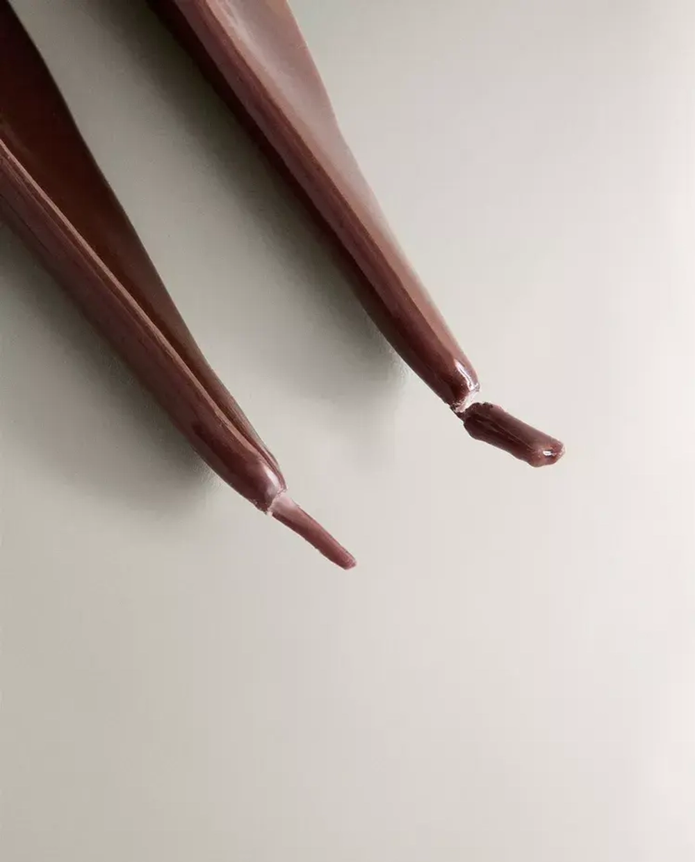 ZARA HOME НАБОР ДЕКОРАТИВНЫХ СВЕЧЕЙ В ФОРМЕ ЛИЛИИ ( 2 ШТ.), КОРИЧНЕВЫЙ