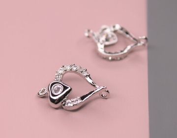 Коннектор сердце инкрустированное камнями 20х15 мм