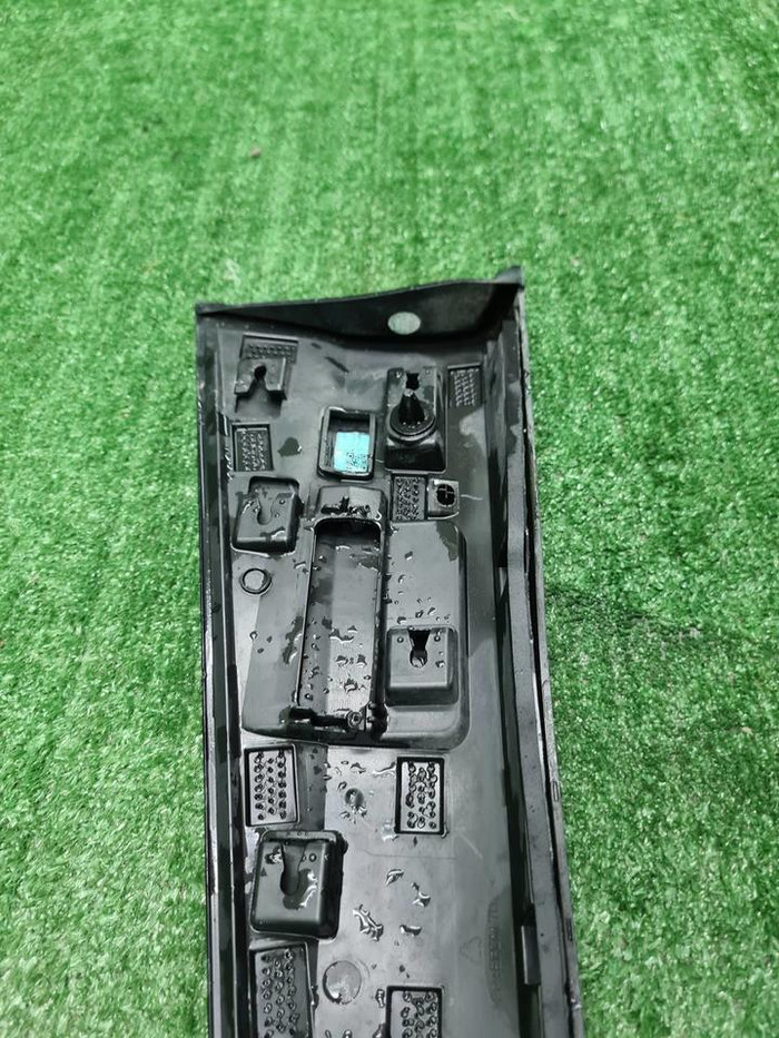 Накладка двери передняя правая Zeekr X (2023-н.в.)