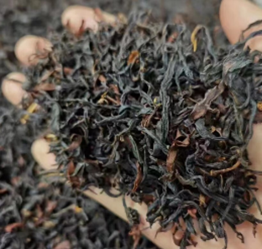 730001 Чай красный "Сэнчжун, Гушу Е Шен Хун Ча (Дикорастущий со старых деревьев)" №300