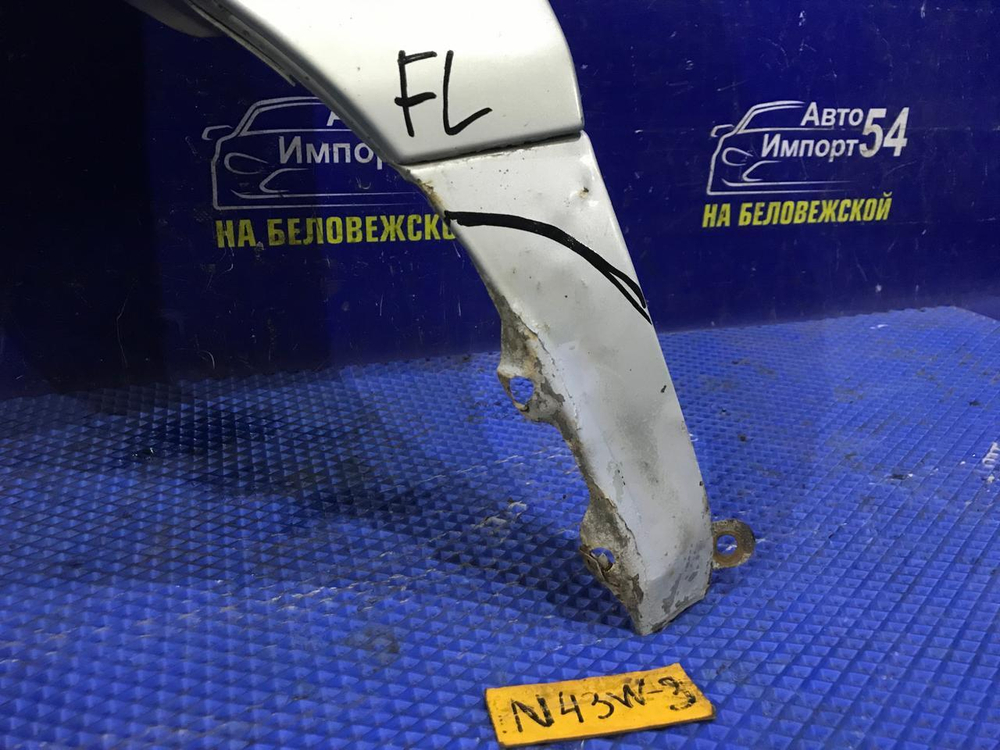 Крыло переднее левое MITSUBISHI CHARIOT 1994