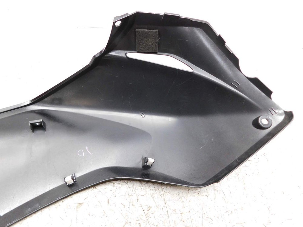пластик боковой левый Honda NC700 64301-MGS-D100
