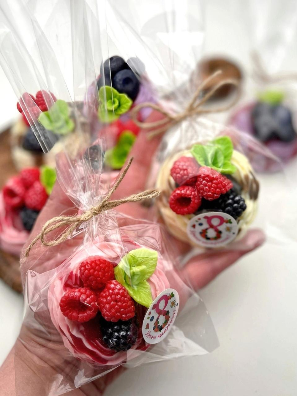 Мыло ручной работы «Безе с ягодами» Magic Benefit Soap