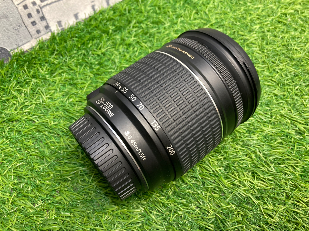 Canon EF 28-200mm 3.5-5.6 USM