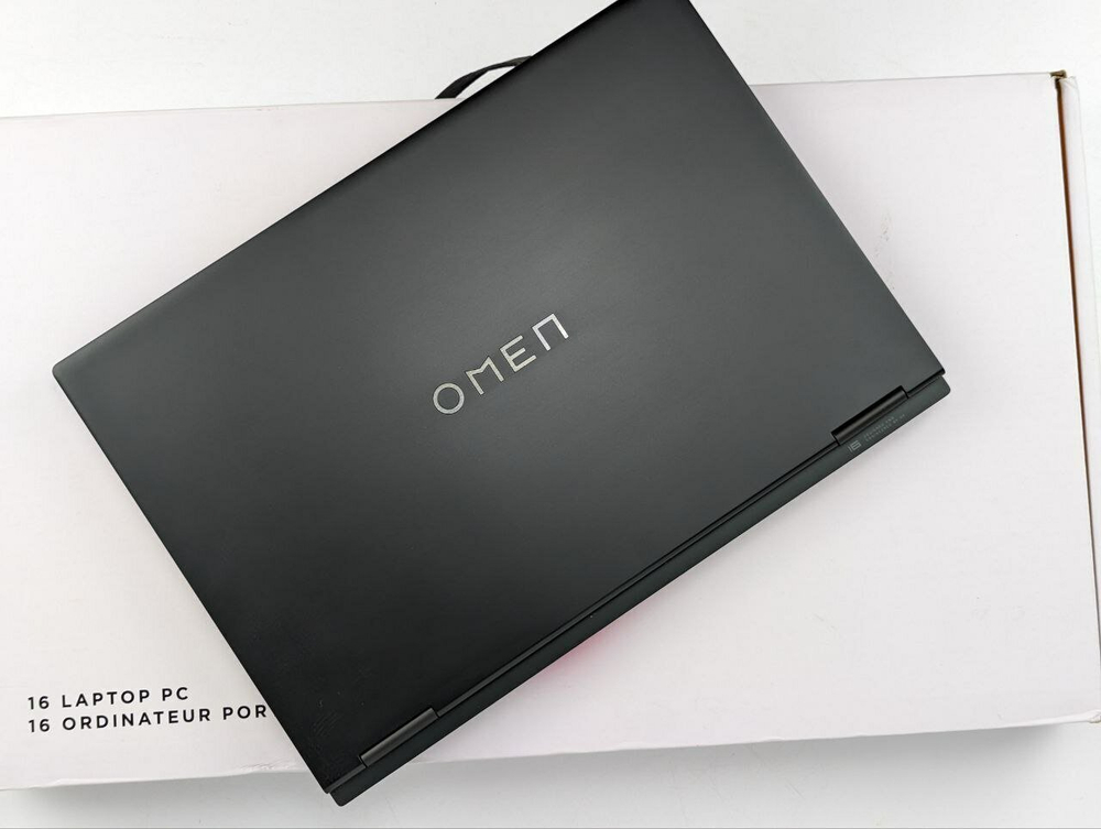 16.1" Игровой Ноутбук HP Omen 16, 1920*1080 IPS 165 Hz, AMD Ryzen 7 7840H, Nvidia GeForce RTX 4060 8 Gb 140 Watt, RAM 16 DDR5, 512 Gb SSD