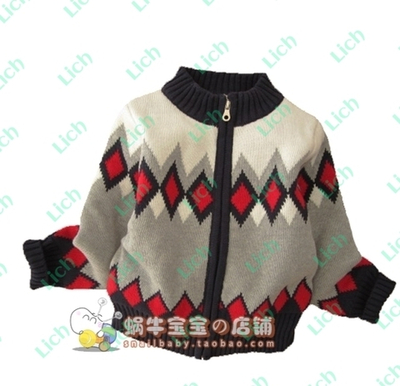 Кофта на флисе с геометрическими принтами