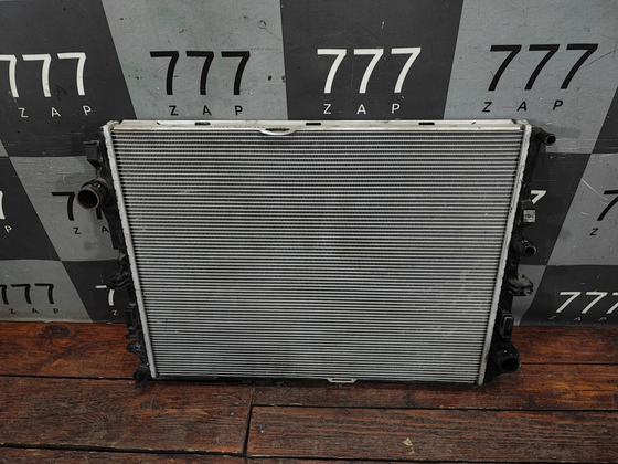 Радиатор двигателя Mercedes E-Class (W213) 16-нв Б/У Оригинал A0995007100