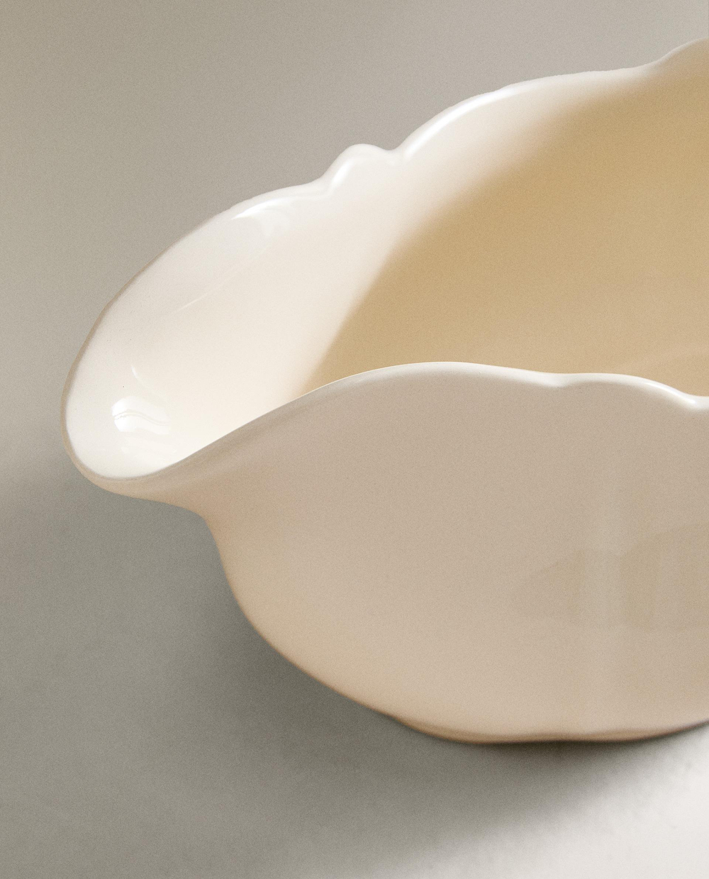 Zara Home блюдо сервировочное из фаянса, цвет бежевый, 22 см