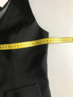 Жилетка Bravo приталенная, визуально на 48 размер, новая