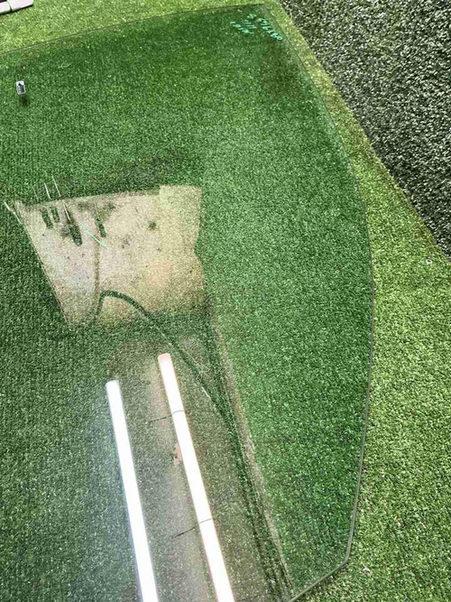 Стекло двери переднее RH Mercedes GLS X167 (19-нв)