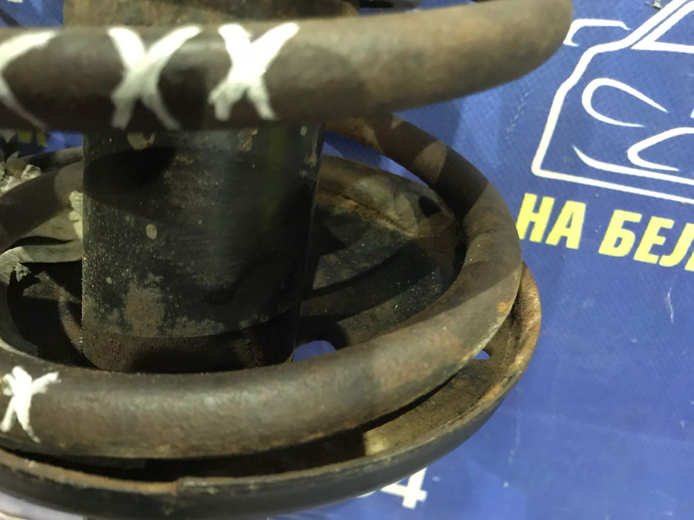 Стойка задняя правая TOYOTA COROLLA 1994