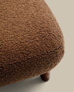 Пуф La Forma (ex Julia Grup) Cabana Taupe Boucle с ножками в отделке орех 65x55,4