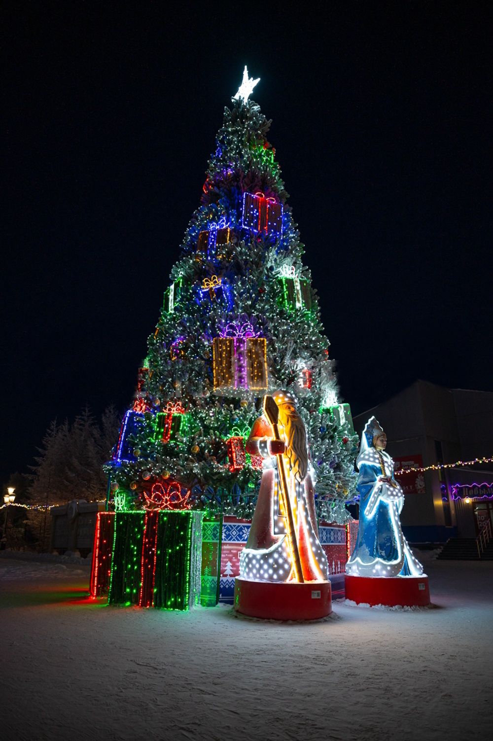 елка + дизайнерское оформление 3д подарки