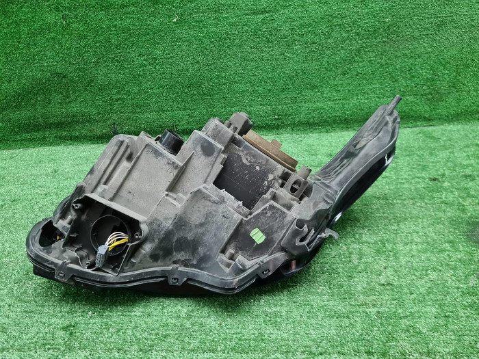 Битая Фара правая Range Rover Vogue 4 12-17 ксенон