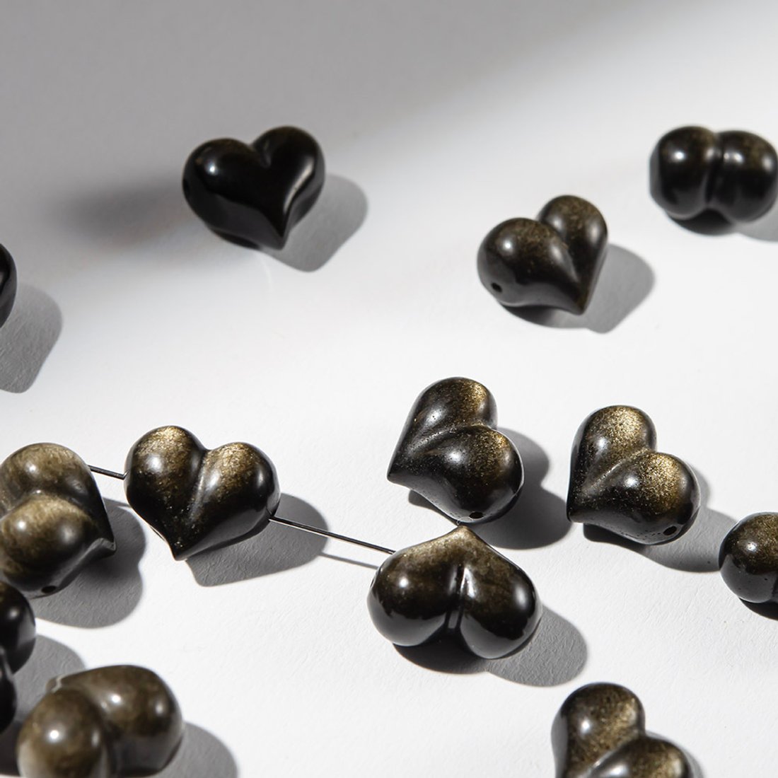 Сердце из натурального золотого обсидиана, 14*16,5мм