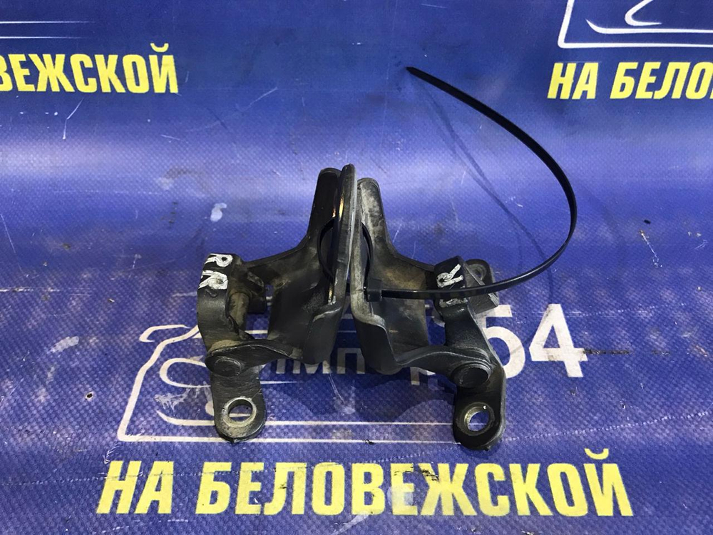 Петля двери задней правой MITSUBISHI PAJERO 1990