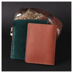 Кожаная обложка на паспорт «Шаманка» (фигура)