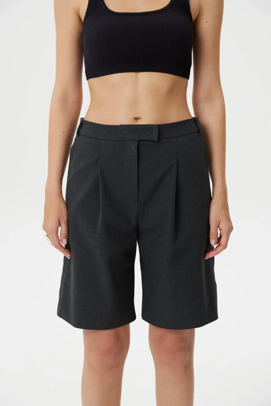 Бермуды Square, Серый