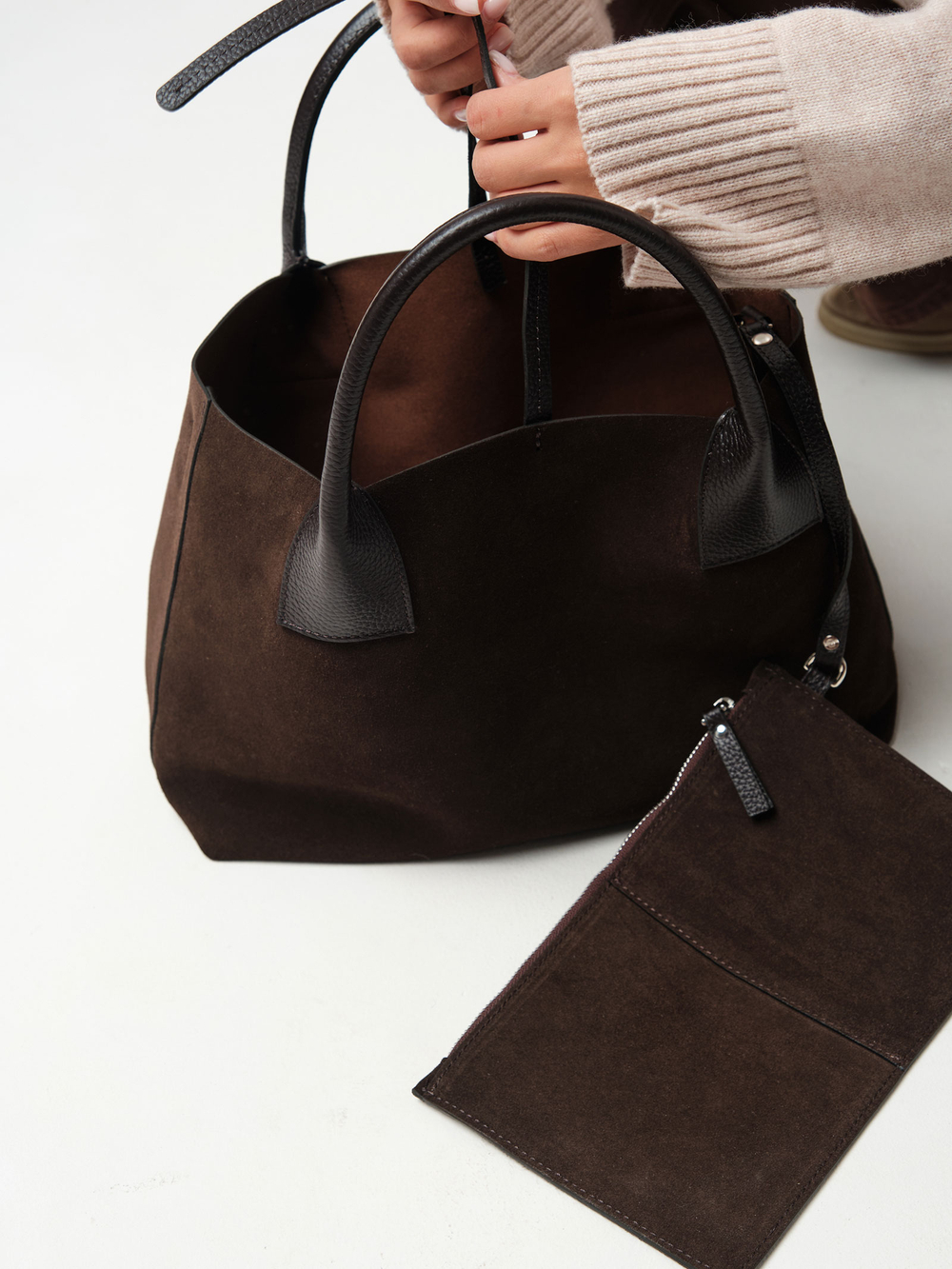 Замшевая сумка Iris DBR 31372 черный каштан