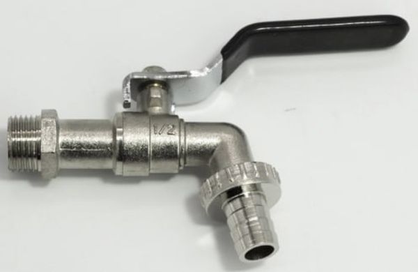 Нержавейка против коррозии: почему ваш садовый кран должен быть из стали AISI 304?