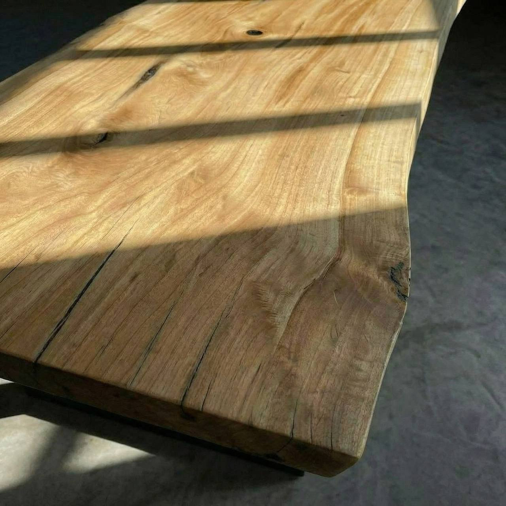 Стол из слэба горного тополя