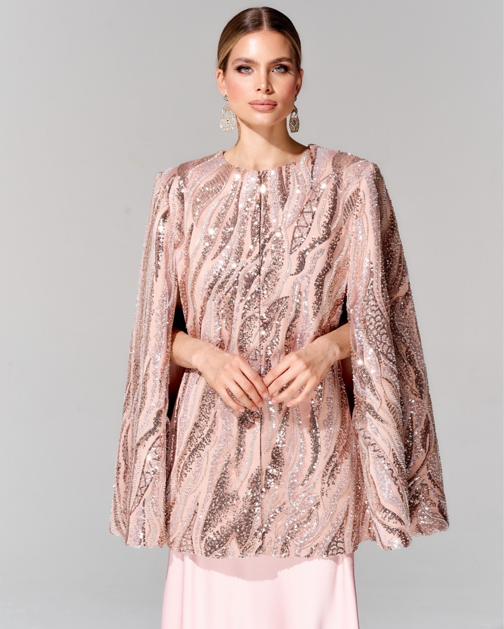 Кейп с вышивкой ручной работы