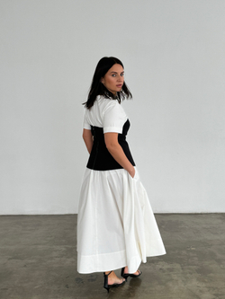 Пышная молочная юбка