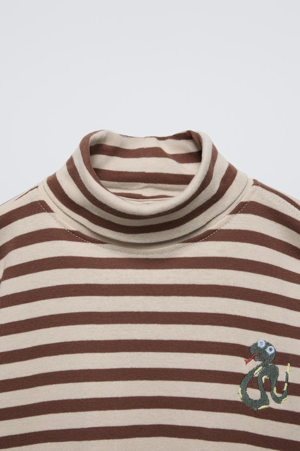 ZARA ФУТБОЛКА В ПОЛОСКУ С ВЫШИВКОЙ «ЗМЕЯ», РОЗОВЫЙ