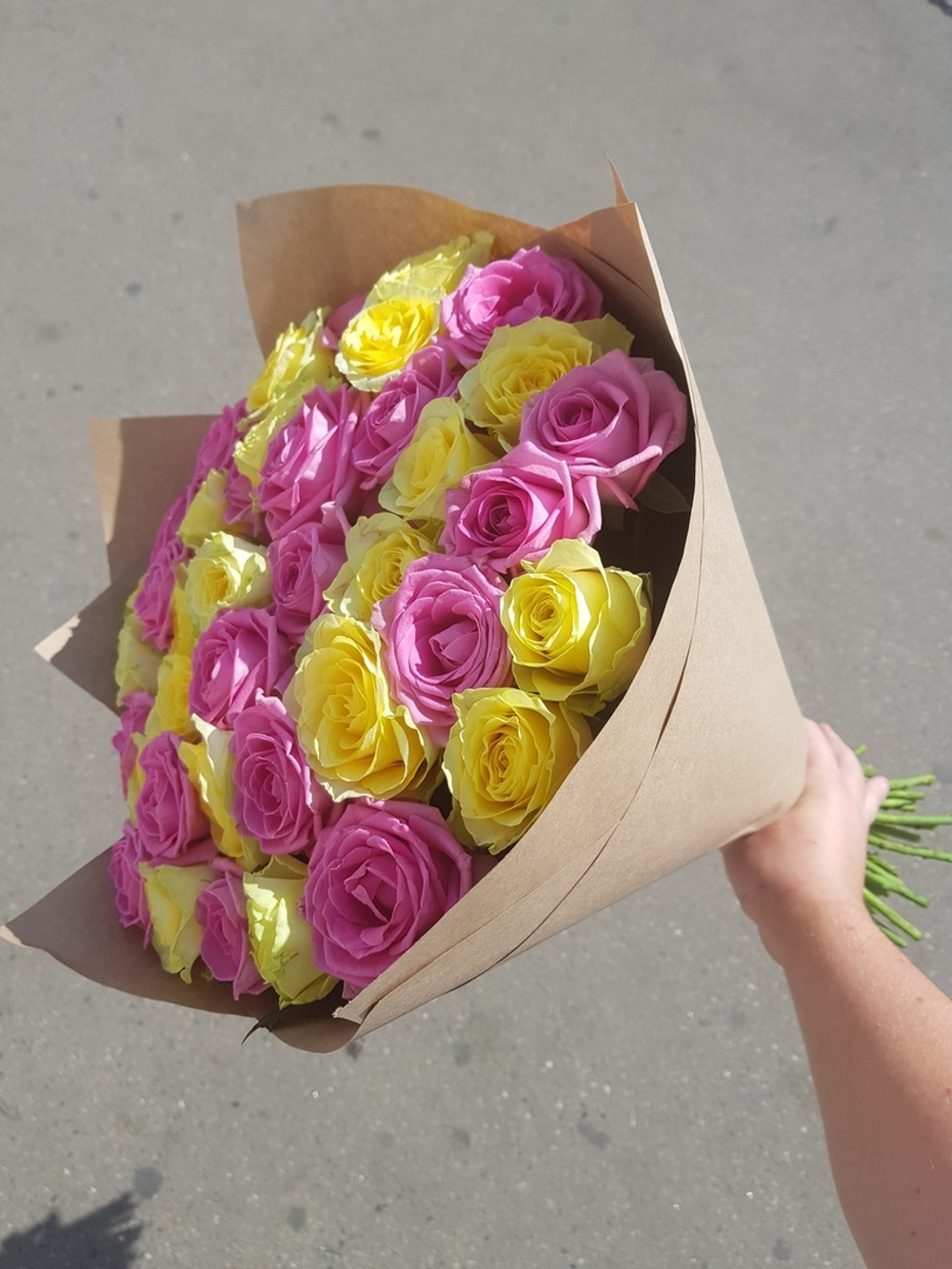 Букет из 51  желто-розовой розы (50 см.)