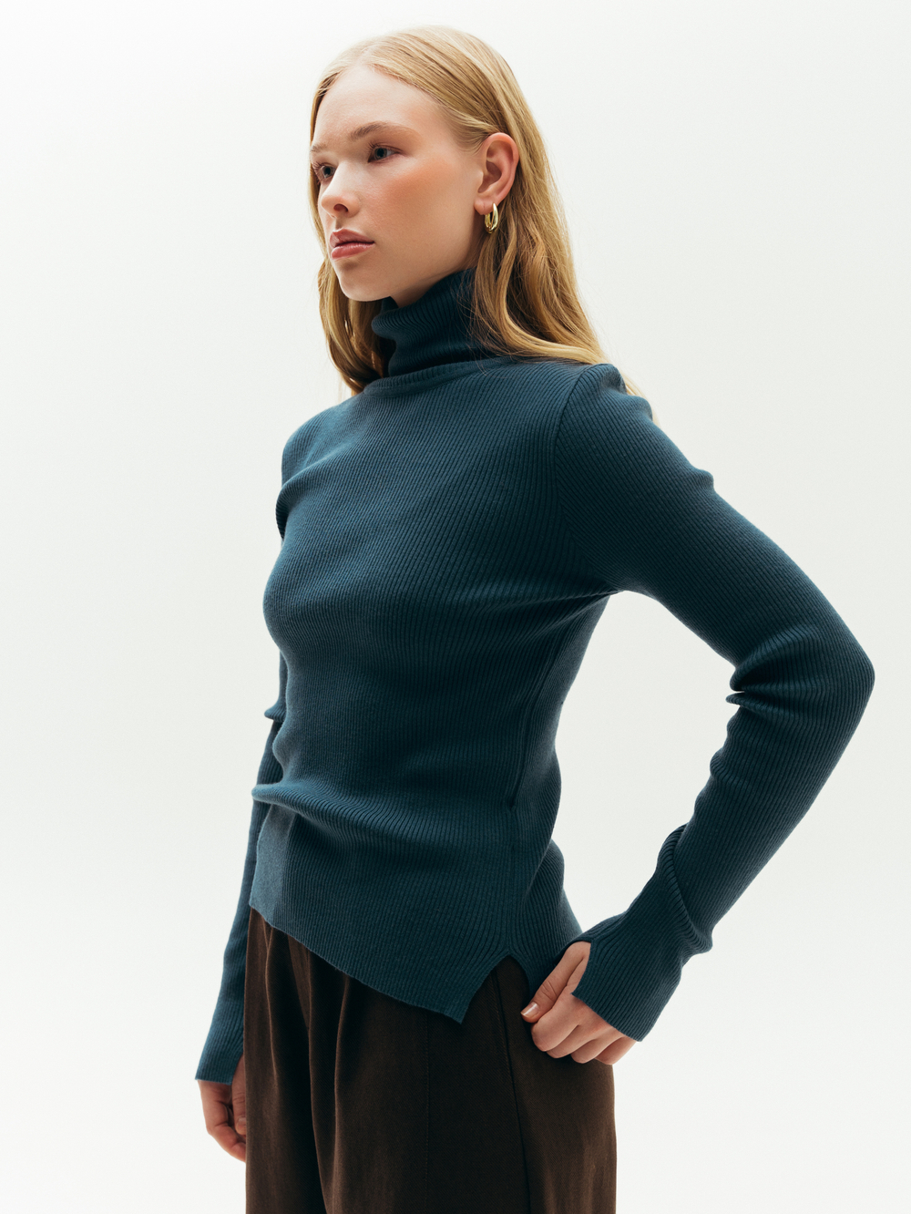 Водолазка с высоким горлом в рубчик