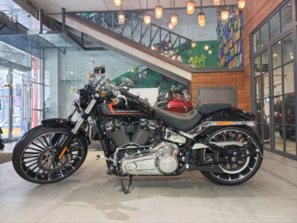 Harley-Davidson BREAKOUT 117 (Vivid Black) с НДС