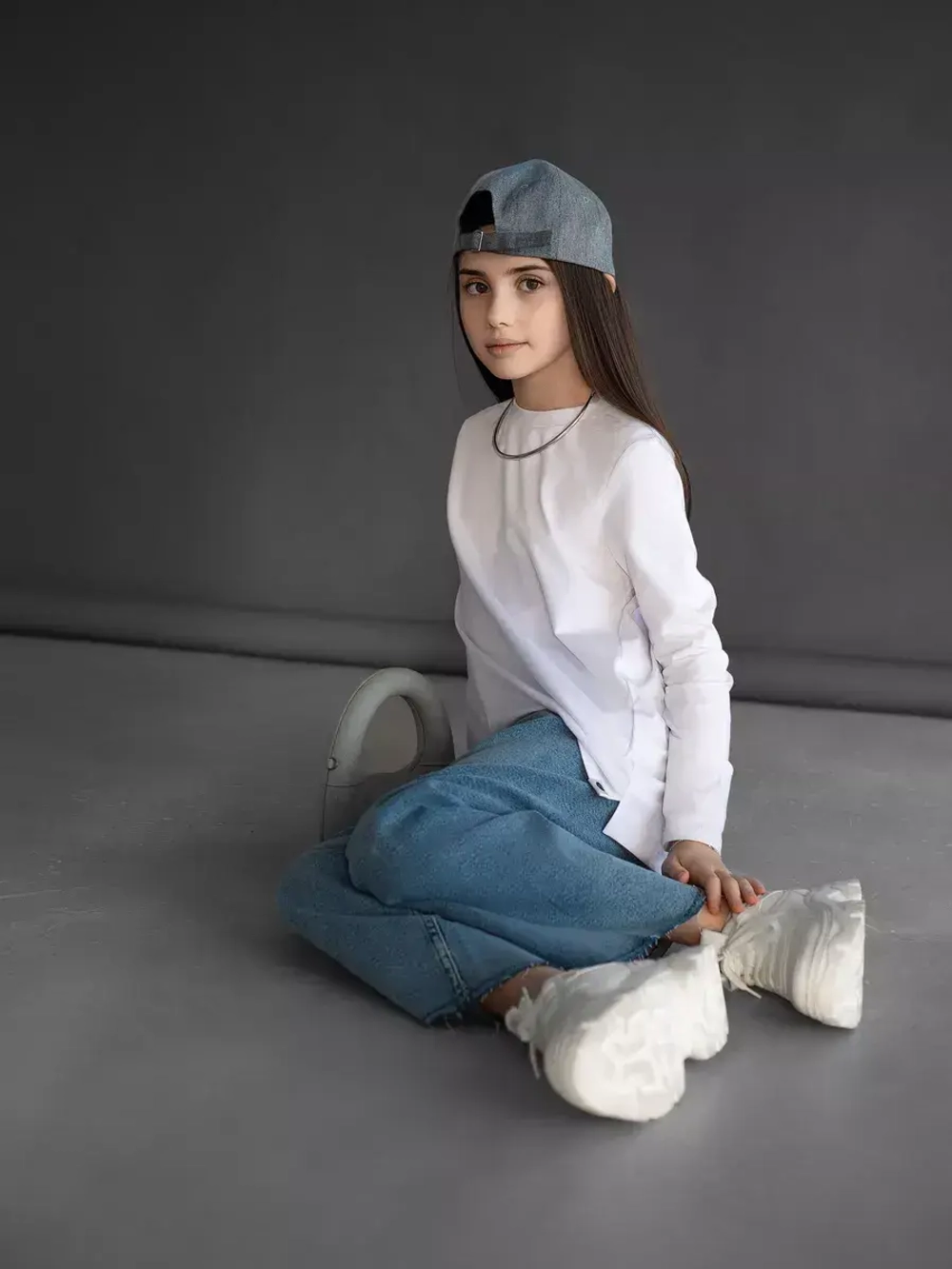 Лонгслив для девочки белый оверсайз