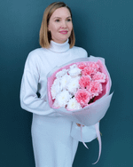 Букет из белой хризантемы и диантусов(00182)