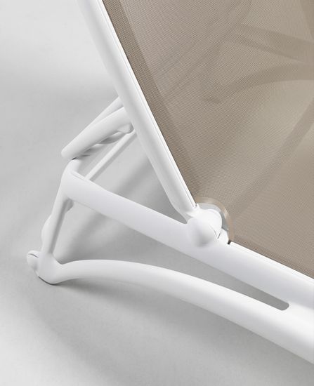 Шезлонг-лежак пластиковый Atlantico белый/тортора