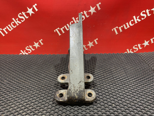 Кронштейн усилителя бампера правый 2023г.