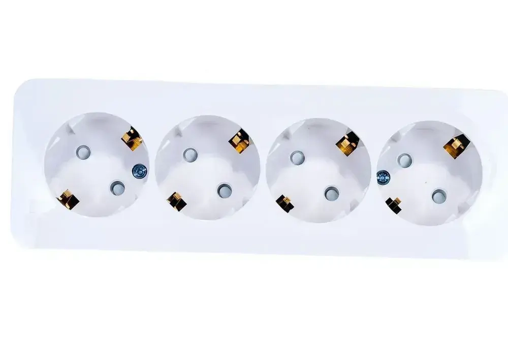 Розетка 4-м защитные шторки, с заземлением 16А Белый BLANCA Systeme Electric/Schneider Electric