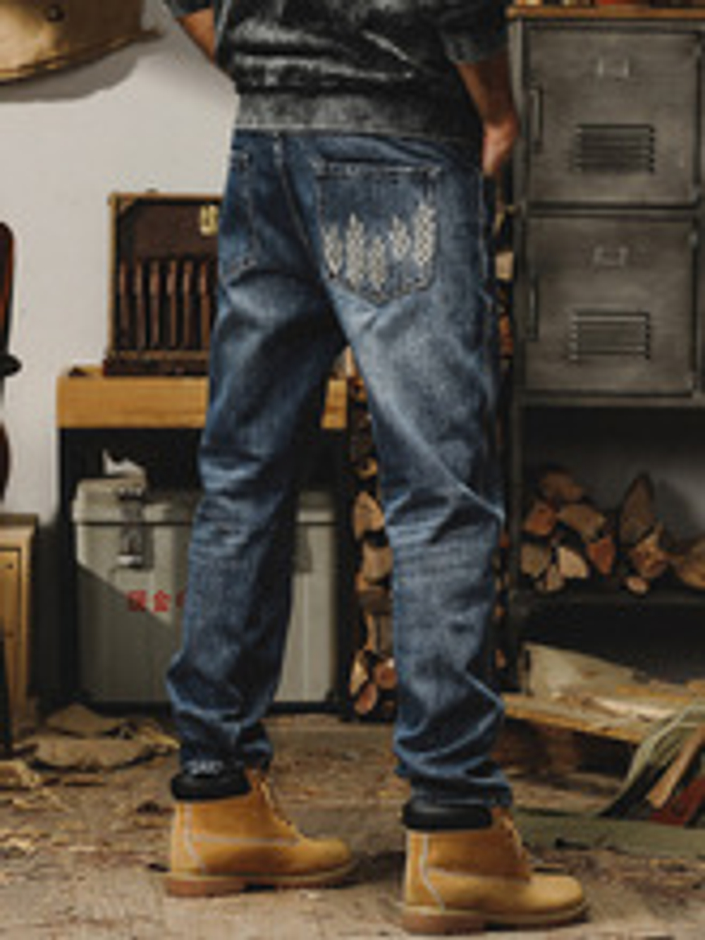 Мужские джинсы с изысканной вышивкой "колосья" на задних карманах