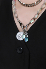 Сотуар цепи и опалы с монетой, оттенок серебро