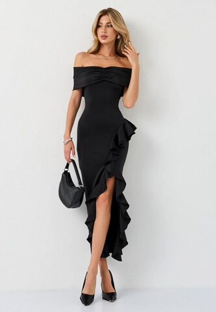 Платье с воланом на сборке