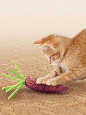 Игрушка для кошек  KONG Nibble Морковь, цвета в ассортименте