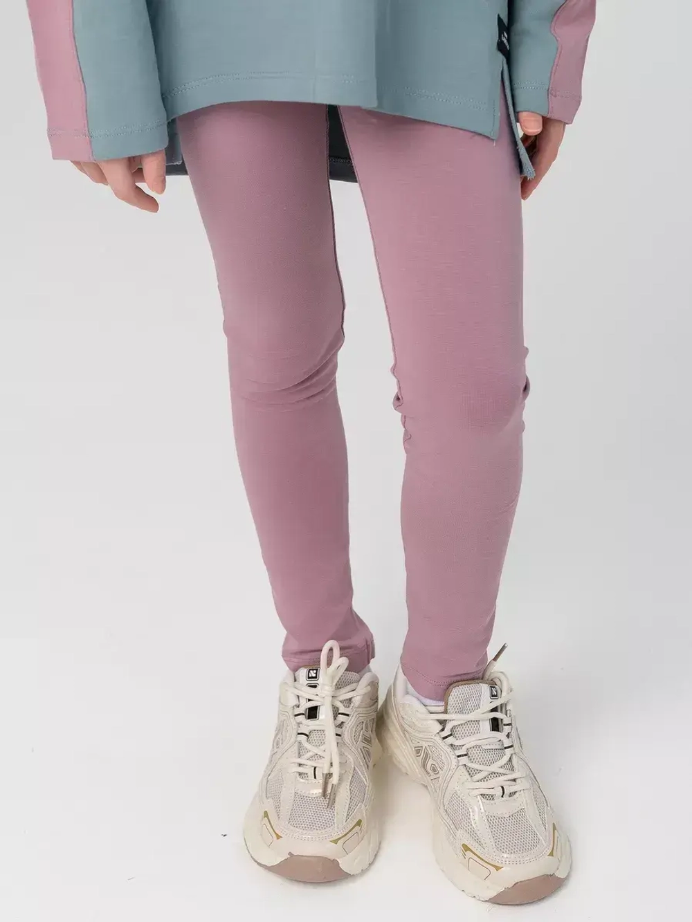 Спортивный костюм для девочки на весну с леггинсами